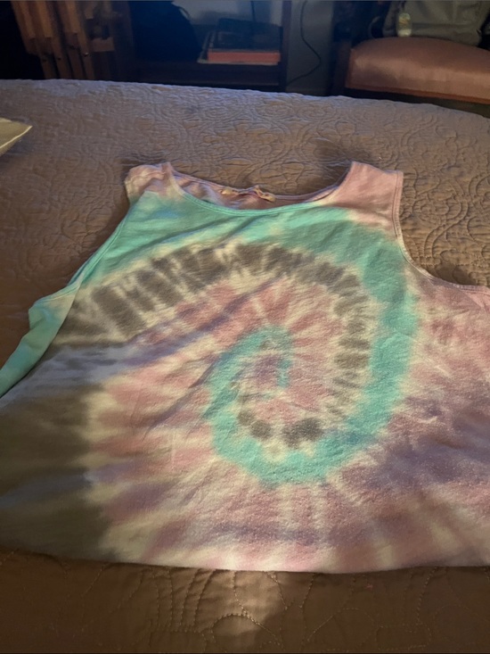 Wearables Tops - Spiral Tie-Dye Sleeveless Tank Top in Pink, Aqua & Gray